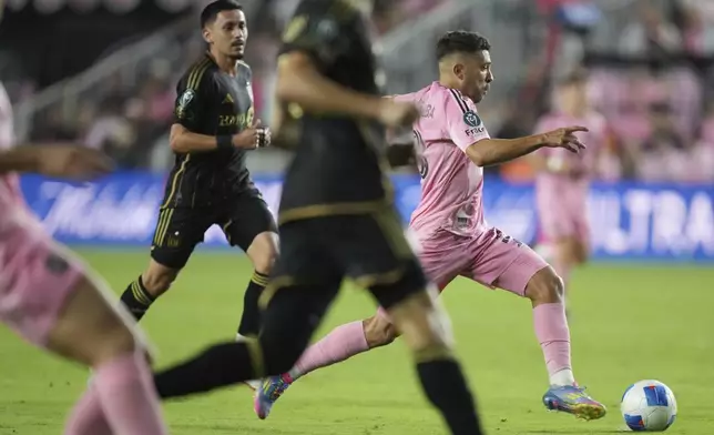 Inter Miami defender Jordi Alba (18) brings the ball up the field against the Los Angeles FC during the first half of a CONCACAF Nations League Quarterfinal Match at Chase Stadium, Wednesday, April 9, 2025 in Fort Lauderdale, Fla. (AP Photo/Jim Rassol)