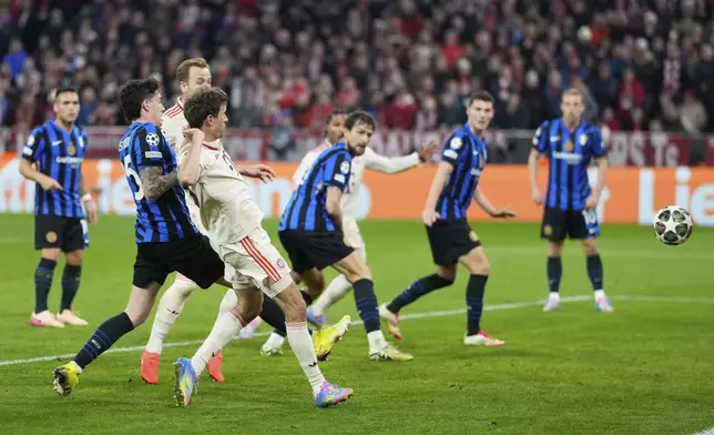 Bayern's Thomas Mueller, front left, scores his side's opening goal during the Champions League quarterfinals first leg soccer match between FC Bayern Munich and Inter Milan, at the Allianz Arena in Munich, Germany, Tuesday, April 8, 2025. (AP Photo/Matthias Schrader)