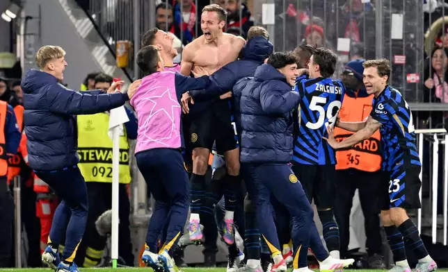 Inter's Davide Frattesi, center celebrates with teammates after scoring during the Champions League quarterfinals first leg soccer match between FC Bayern Munich and Inter Milan, at the Allianz Arena in Munich, Germany, Tuesday, April 8, 2025. (Sven Hoppe/dpa via AP)