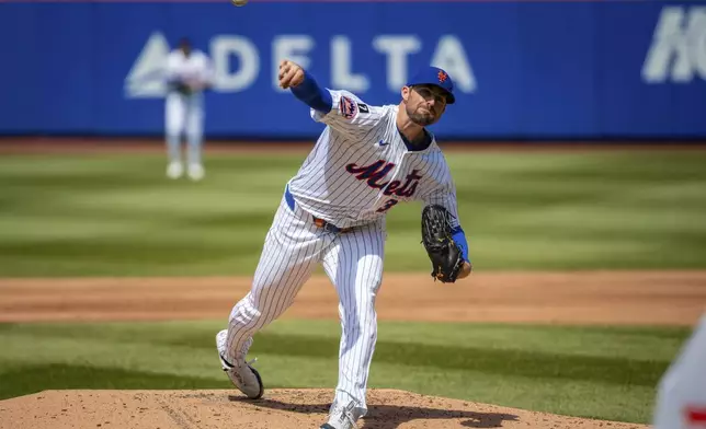 New York Mets pitcher Clay Holmes (35) throws during the third inning of a baseball game against the St. Louis Cardinals, Sunday, April 20, 2025, in New York. (AP Photo/Angelina Katsanis)
