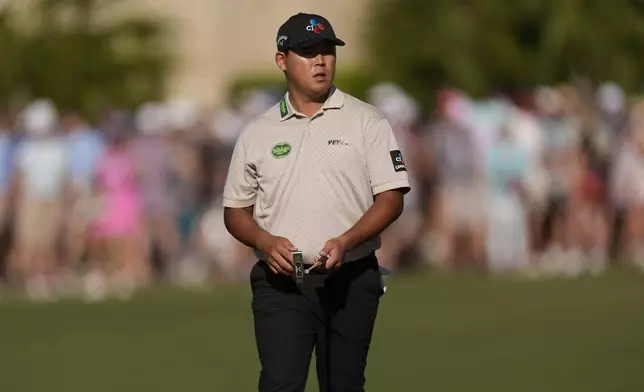 Si Woo Kim walks to the 16th green during the third round of the RBC Heritage golf tournament, Saturday, April 19, 2025, in Hilton Head Island, S.C. (AP Photo/Mike Stewart)