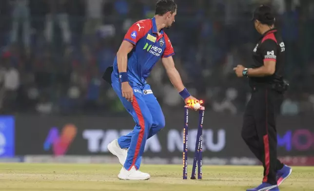 Delhi Capitals' Mitchell Starc breaks the stumps to run-out Rajasthan Royals' Riyan Parag during the super over of the Indian Premier League cricket match between Delhi Capitals and Rajasthan Royals at Arun Jaitley Stadium in New Delhi, India, Wednesday, April 16, 2025. (AP Photo/Manish Swarup)