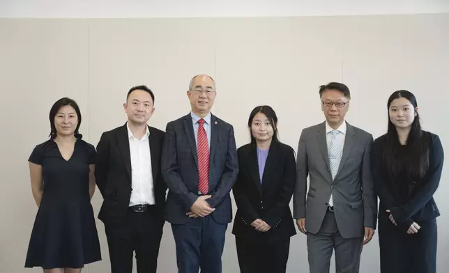 Representatives of Lingnan University and the Hong Kong China Chess Federation with GM Ni Hua and GM Ju Wenjun.