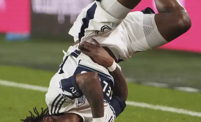 Vancouver Whitecaps' Édier Ocampo yells after being injured during the second half of an MLS soccer match against St. Louis City Saturday, April 19, 2025, in St. Louis. (AP Photo/Jeff Roberson)