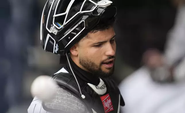 Chicago White Sox catcher Edgar Quero prepares for a baseball game against the Athletics, Thursday, April 17, 2025, in Chicago. (AP Photo/Erin Hooley)