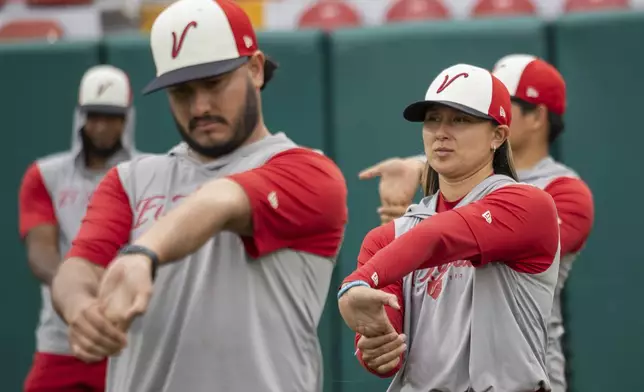 Player Kelsie Whitmore stretches during a training session with the Aguila de Veracruz profesional baseball team in Veracruz, Mexico, Tuesday, April 8, 2025. (AP Photo/Victoria Razo)