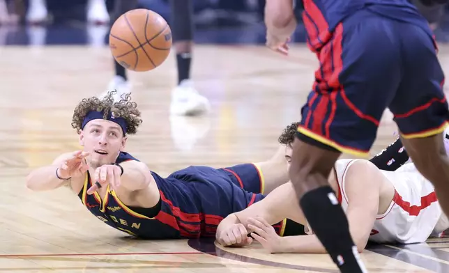 Golden State Warriors' Brandin Podziemski, left, passes the ball to Buddy Hield after grabbing it during the first half of Game 4 of an NBA basketball first-round playoff series against the Houston Rockets in San Francisco, Monday, April 28, 2025. (Scott Strazzante/San Francisco Chronicle via AP)