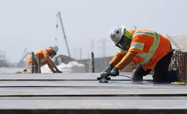 Ironworkers with the California High-Speed Rail Authority work on the Hanford Viaduct, Tuesday, April 15, 2025, in Kings County, Calif. (AP Photo/Godofredo A. Vásquez)