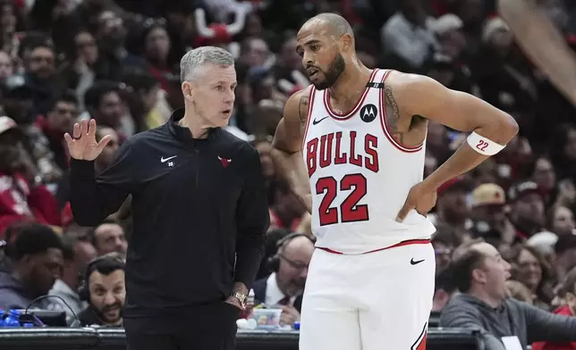Chicago Bulls head coach Billy Donovan, left, talks to forward Talen Horton-Tucker (22) during the second half of an NBA basketball game against the Washington Wizards in Chicago, Friday, April 11, 2025. (AP Photo/Nam Y. Huh)