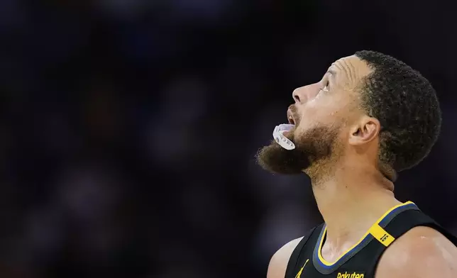 Golden State Warriors guard Stephen Curry looks at the scoreboard during the second half of an NBA basketball game against the San Antonio Spurs, Wednesday, April 9, 2025, in San Francisco. (AP Photo/Godofredo A. Vásquez)