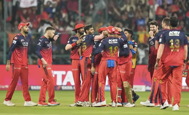 Royal Challengers Bengaluru's Bhuvneshwar Kumar, fourth left, celebrates with teammates after the dismissal of Delhi Capitals' Abishek Porel during the Indian Premier League cricket match between Royal Challengers Bengaluru and Delhi Capitals at Chinnaswamy Stadium in Bengaluru, India, Thursday, April 10, 2025. (AP Photo/Aijaz Rahi)