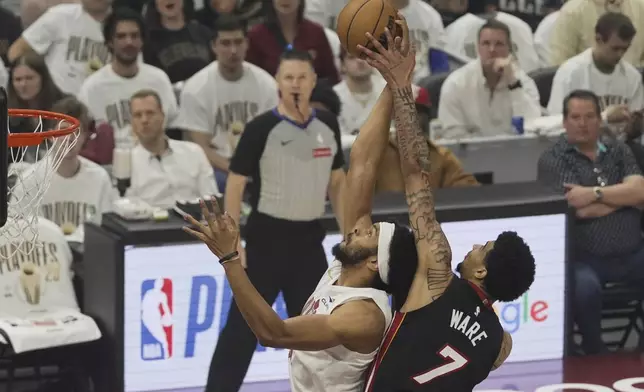 Cleveland Cavaliers center Jarrett Allen (31) is defended by Miami Heat center Kel'el Ware (7) in the first half in Game 2 of an NBA first-round playoff series, Wednesday, April 23, 2025, in Cleveland. (AP Photo/Sue Ogrocki)