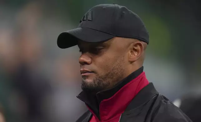 Bayern's head coach Vincent Kompany reacts during the Uefa Champions League soccer match between Inter Milan and Bayern Munich at San Siro Stadium in Milan, North Italy, Wednesday April 16, 2025. (Spada/LaPresse via AP)