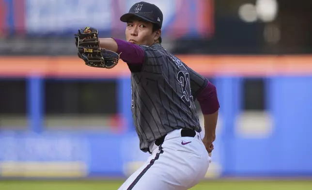 New York Mets' Kodai Senga, of Japan, pitches during the third inning of a baseball game against the St. Louis Cardinals Saturday, April 19, 2025, in New York. (AP Photo/Frank Franklin II)