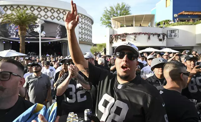 Fans react to the start of the NFL football draft during the Las Vegas Raiders draft party Thursday, April 24, 2025, in Las Vegas. (AP Photo/Candice Ward)