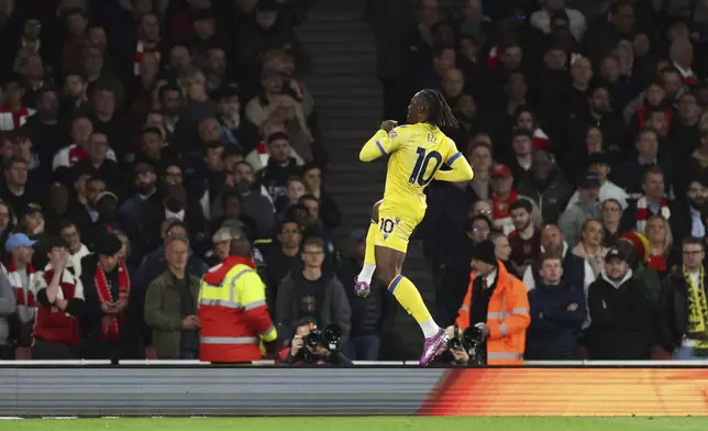 Crystal Palace's Eberechi Eze celebrates after scoring his sides first goal during the English Premier League soccer match between Arsenal and Crystal Palace at Emirates stadium in London, Wednesday, April 23, 2025. (AP Photo/Ian Walton)
