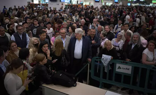 Passengers crowd the train accesses at Sants train station in Barcelona, Spain, Tuesday, April 29, 2025. (AP Photo/Emilio Morenatti)