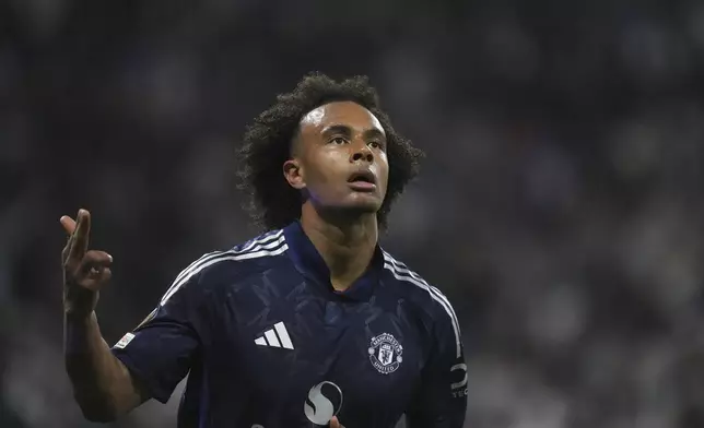 Manchester United's Joshua Zirkzee celebrates after scoring his side's second goal during the Europa League quarterfinal first leg soccer match between Lyon and Manchester United at Groupama stadium in Decines, outside Lyon, France, Thursday, April 10, 2025. (AP Photo/Thibault Camus)