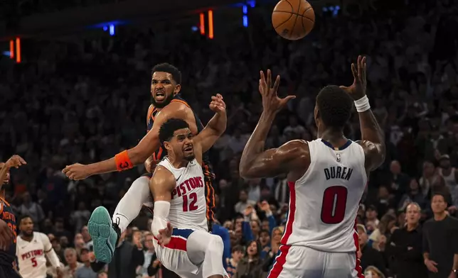 New York Knicks center Karl-Anthony Towns, top left, loses the ball to Detroit Pistons center Jalen Duren (0) at the end of Game 2 of an NBA basketball first-round playoff series, Monday, April 21, 2025, in New York. (AP Photo/Angelina Katsanis)