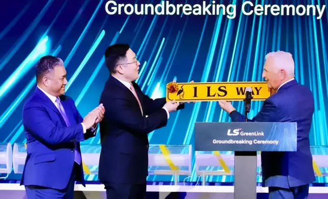 Mayor Rick West, City of Chesapeake (right) with Bon-Kyu Koo, President &amp; CEO, LS Cable &amp; System Ltd. (center) and Patrick Y. Shim, Managing Director, LS GreenLink USA, Inc. (left)