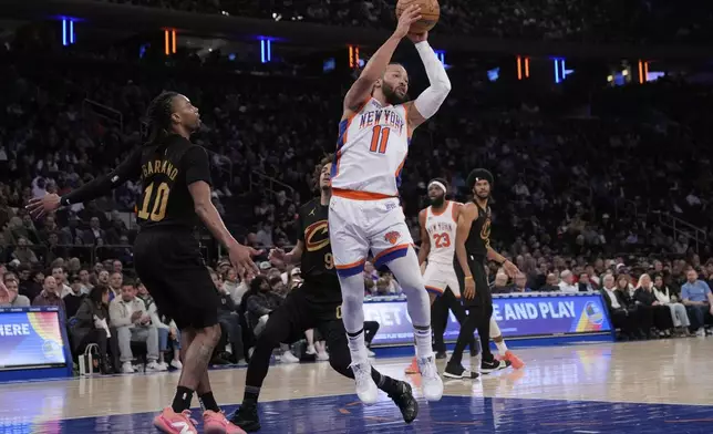 New York Knicks' Jalen Brunson passes during the second half of an NBA basketball game against the Cleveland Cavaliers Friday, April 11, 2025, in New York. (AP Photo/Seth Wenig)