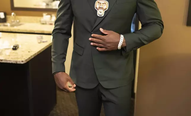 Texas A&amp;M edge rusher Shemar Stewart tries on a suit from designer Baynes + Baker ahead of the NFL Draft, Wednesday, April 23, 2025, in Green Bay, Wis. (AP Photo/Matt Ludtke)
