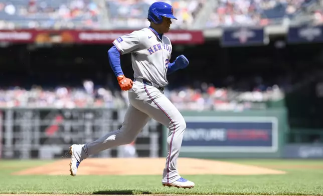 New York Mets' Juan Soto runs toward home to score on a sacrifice fly by Brandon Nimmo during the first inning of a baseball game against the Washington Nationals, Sunday, April 27, 2025, in Washington. (AP Photo/Nick Wass)