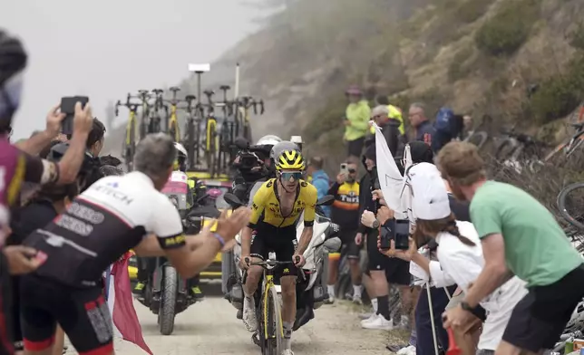Britain's Simon Yates pedals during the stage 20 of the Giro d'Italia from Verres to Sestriere (Via Lattea), Italy, Saturday, May 31, 2025. (Fabio Ferrari/LaPresse via AP)