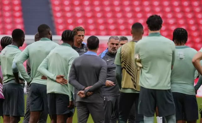Tottenham's head coach Ange Postecoglou speaks with his players during a training session ahead of the Europa League final soccer match against Manchester United at the San Mames Stadium in Bilbao, Spain, Tuesday, May 20, 2025. (AP Photo/Manu Fernandez)