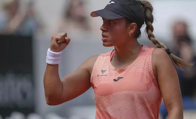 Spain's Jessica Bouzas Manero reacts as she plays Emma Navarro of the U.S. during their first round match of the French Tennis Open, at the Roland-Garros stadium, in Paris, Monday, May 26, 2025. (AP Photo/Thibault Camus)