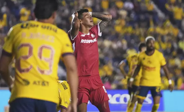 Toluca's Robert Morales, center, reacts during the Mexican soccer league first leg final match against America in Mexico City, Thursday, May 22, 2025. (AP Photo/Fernando Llano)
