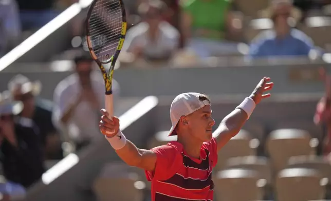 Denmark's Holger Rune celebrates beating France's Quentin Halys following their third round match of the French Tennis Open, at the Roland-Garros stadium, in Paris, Friday, May 30, 2025. (AP Photo/Thibault Camus)