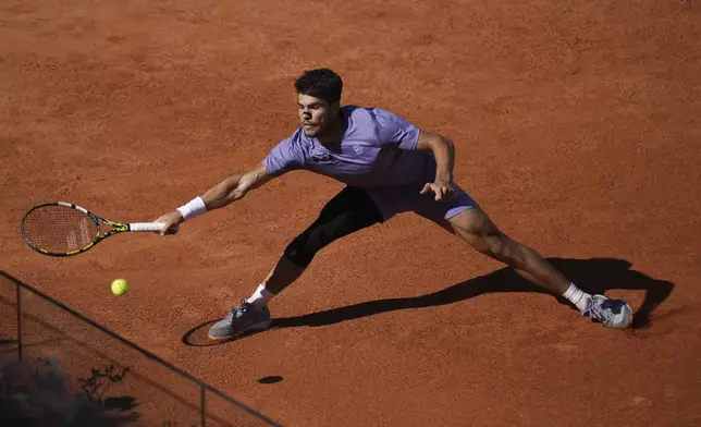 Spain's Carlos Alcaraz returns the ball to Italy's Lorenzo Musetti during their semifinal tennis match at the Italian Open, in Rome, Friday, May 16, 2025. (AP Photo/Andrew Medichini)