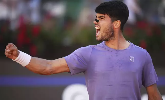 Spain's Carlos Alcaraz celebrates after winning the semifinal tennis match against taly's Lorenzo Musetti at the Italian Open, in Rome, Friday, May 16, 2025. (AP Photo/Andrew Medichini)