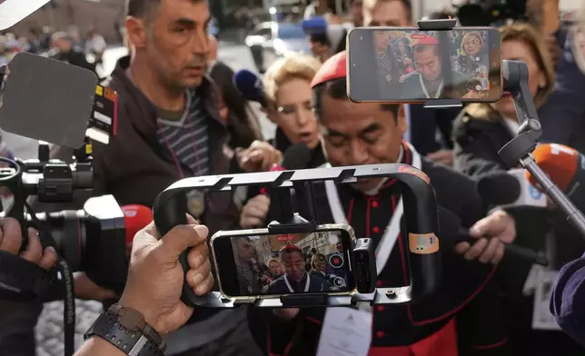 Cardinal Virgílio do Carmo da Silva arrives in the New Hall of the Synod at the Vatican, Tuesday, May 6, 2025, the last time before the start of the conclave starting in the afternoon of Wenesday, May 7, when they will elect the successor of Pope Francis. (AP Photo/Gregorio Borgia)
