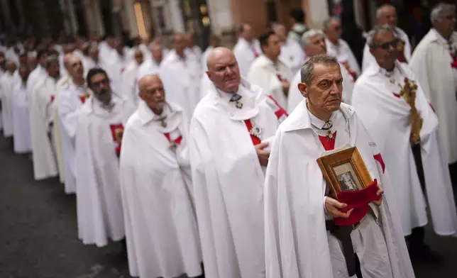 Catholic Templari Oggi or "Templars Today" association members parade along the city centre to arrive to St. Mary and the Martyrs Basilica, or Agrippa Pantheon, in Rome, Sunday, May 4, 2025. (AP Photo/Francisco Seco)