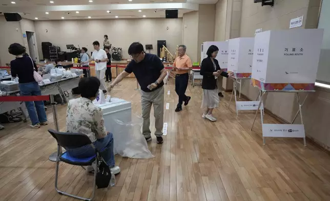 A man casts his early vote for the June 3 presidential election at a polling station in Seoul, South Korea, Thursday, May 29, 2025. (AP Photo/Ahn Young-joon)