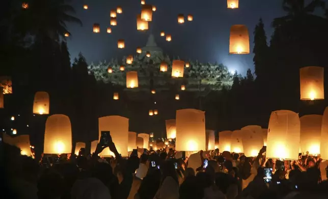 Devotees fly lanterns during the commemoration of Vesak, which marks the day of Buddha's birth, death and enlightenment at the 9th-century Borobudur Temple in Magelang, Central Java, Indonesia, late Monday, May 12, 2025. (AP Photo/Slamet Riyadi)