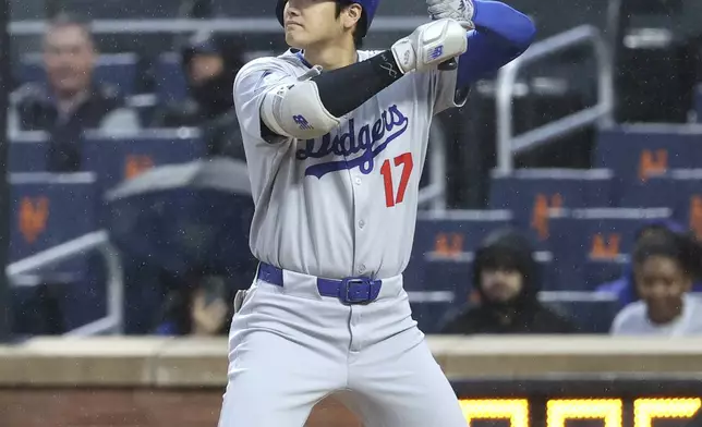 Los Angeles Dodgers' Shohei Ohtani prepares to bat during the first inning of a baseball game against the New York Mets Friday, May 23, 2025, in New York. (AP Photo/Pamela Smith)