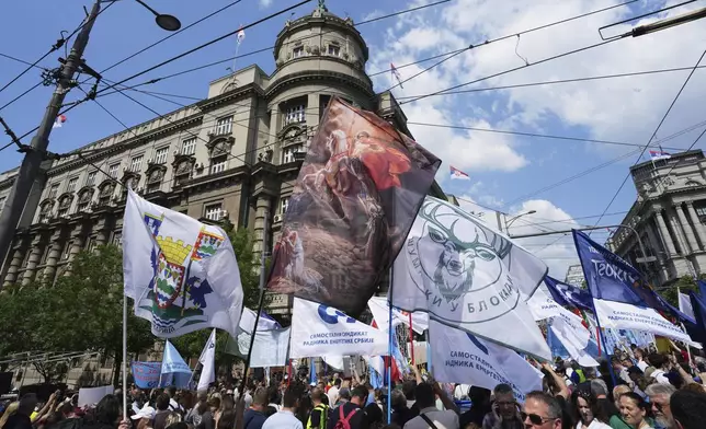 University students and people protest in front of the government building, six months after the deadly train station tragedy that sparked mass demonstrations against corruption, in Belgrade, Serbia, Thursday, May 1, 2025. (AP Photo/Darko Vojinovic)