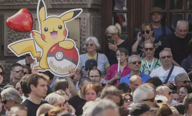 University students and people protest in front of the government building, six months after the deadly train station tragedy that sparked mass demonstrations against corruption, in Belgrade, Serbia, Thursday, May 1, 2025. (AP Photo/Darko Vojinovic)