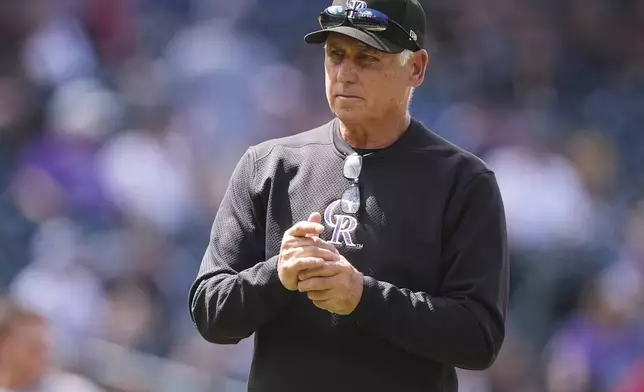 Colorado Rockies manager Bud Black waits for relief pitcher Jake Bird to take the mound after removing starting pitcher Chase Dollander in the sixth inning of a baseball game against the Atlanta Braves, Wednesday, April 30, 2025, in Denver. (AP Photo/David Zalubowski)