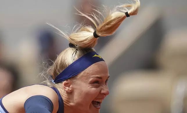 Slovakia's Rebecca Sramkova serves against Poland's Iga Swiatek during their first round match of the French Tennis Open, at the Roland-Garros stadium, in Paris, Monday, May 26, 2025. (AP Photo/Christophe Ena)