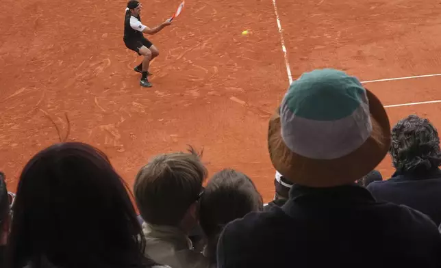 Taylor Fritz of the U.S. returns the ball to Germany's Daniel Altmaier during their first round match of the French Tennis Open, at the Roland-Garros stadium, in Paris, Monday, May 26, 2025. (AP Photo/Lindsey Wasson)