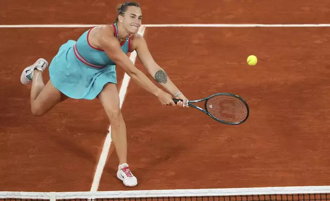 Aryna Sabalenka of Belarus returns the ball to Russia's Kamilla Rakhimova during their first round match of the French Tennis Open at the Roland Garros stadium, in Paris, Sunday May 25, 2025. (AP Photo/Lindsey Wasson)