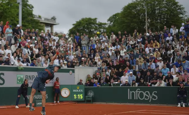 Australia's Alex De Minaur serves against Serbia's Laslo Djere during their first round match of the French Tennis Open, at the Roland-Garros stadium, in Paris, Tuesday, May 27, 2025. (AP Photo/Aurelien Morissard)