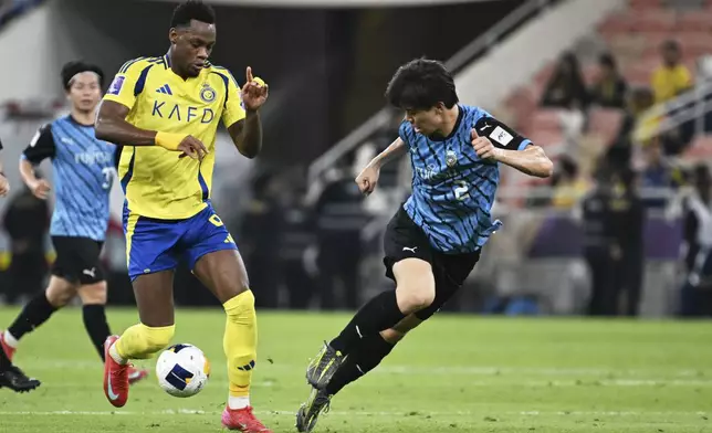 Al Nassr's Jhon Duran, left, looks to shoot against Kawasaki Frontale during a AFC Champions League Elite semifinal soccer match against Al Nassr at Alinma Stadium in Jeddah, Saudi Arabia, Wednesday, April 30, 2025. (AP Photo/Ali Issa)