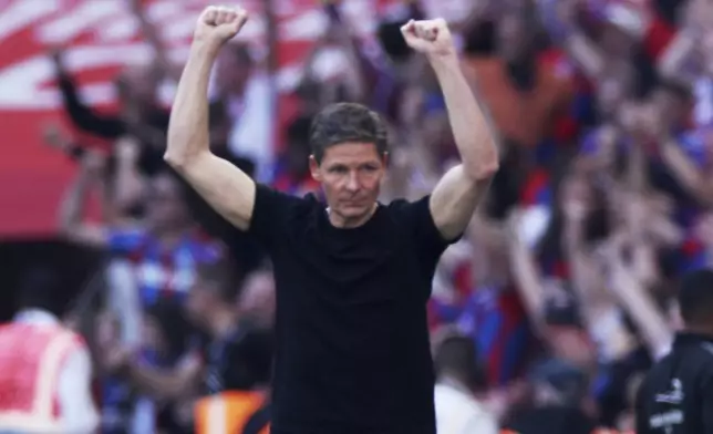 Crystal Palace's head coach Oliver Glasner reacts during the FA Cup final between Manchester City and Crystal Palace at the Wembley Stadium in London, Saturday, May 17, 2025. (AP Photo/Ian Walton)