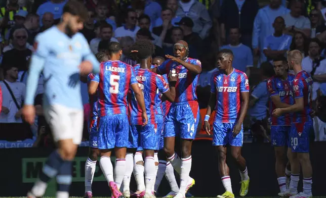 Crystal Palace players celebrate after Crystal Palace's Eberechi Eze scored his side's opening goal during the English FA Cup final soccer match between Crystal Palace and Manchester City at Wembley stadium in London, Saturday, May 17, 2025. (AP Photo/Kirsty Wigglesworth)