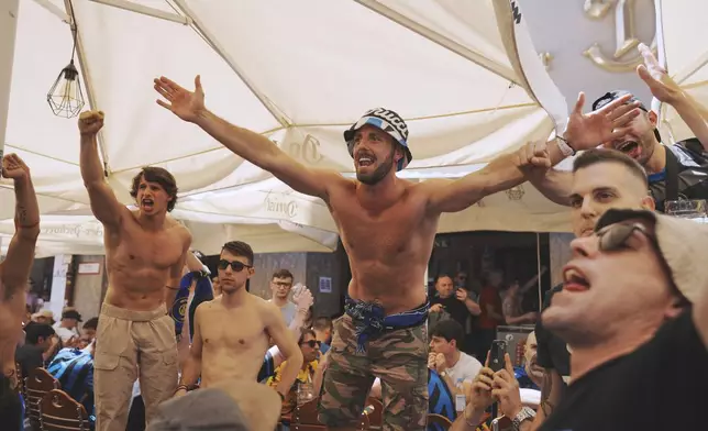 Inter fans cheer in the city center ahead of the Champions League final soccer match between Paris Saint-Germain and Inter Milan in Munich, Germany, Saturday, May 31, 2025. (AP Photo/Markus Schreiber)